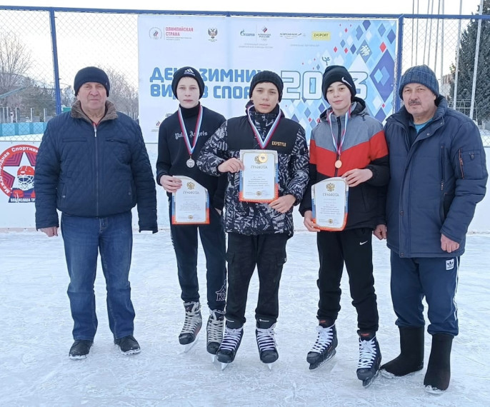9 февраля 2023 года на центральной хоккейной корте р.п. Старая Кулатка состоялись соревнования по конькобежному спорту..